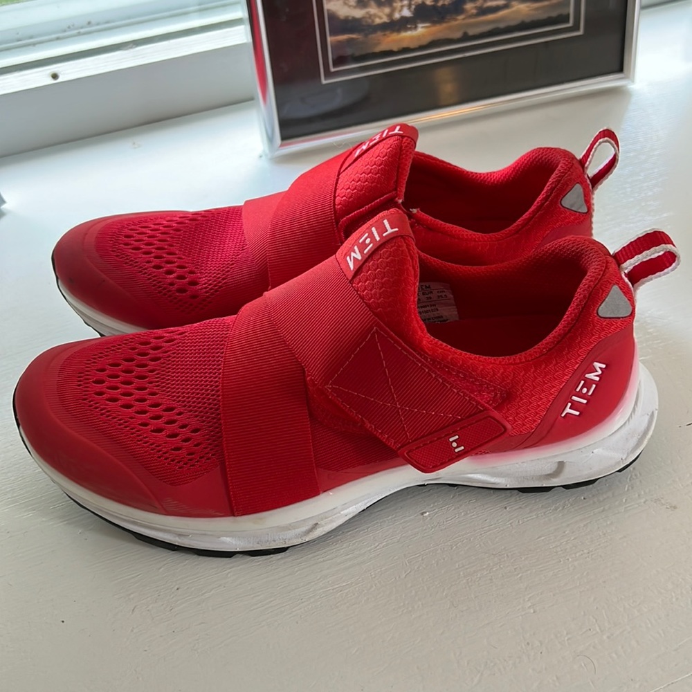 Women's Red Slip-On Athletic Sneakers with Elastic Strap